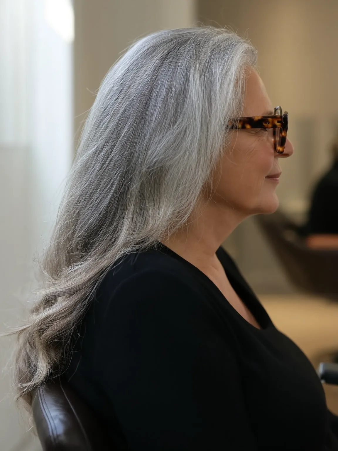 Medium-Volume Wavy Silver Gray Layers