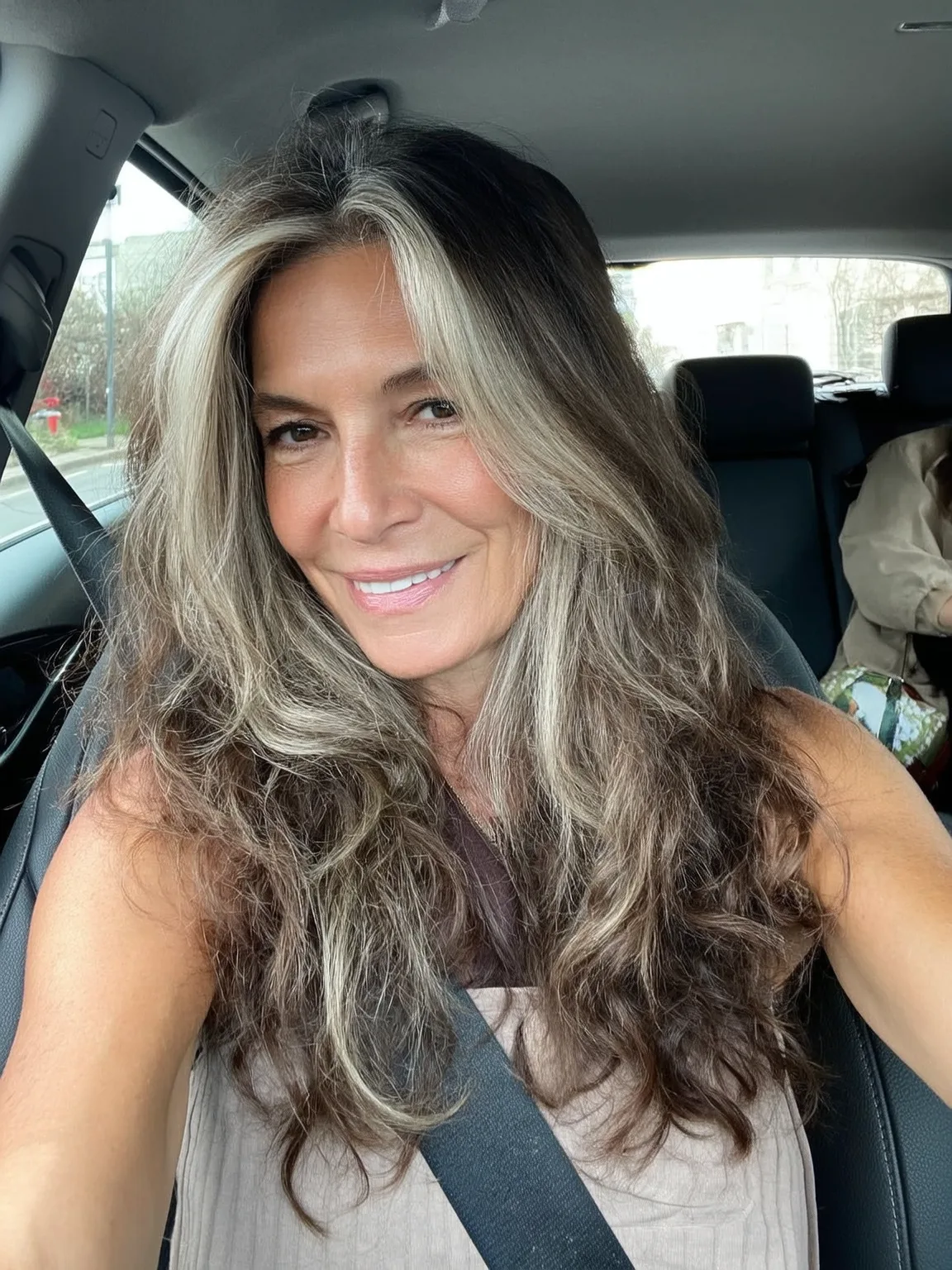 Medium-Volume Wavy Layers with Silver Ash Roots