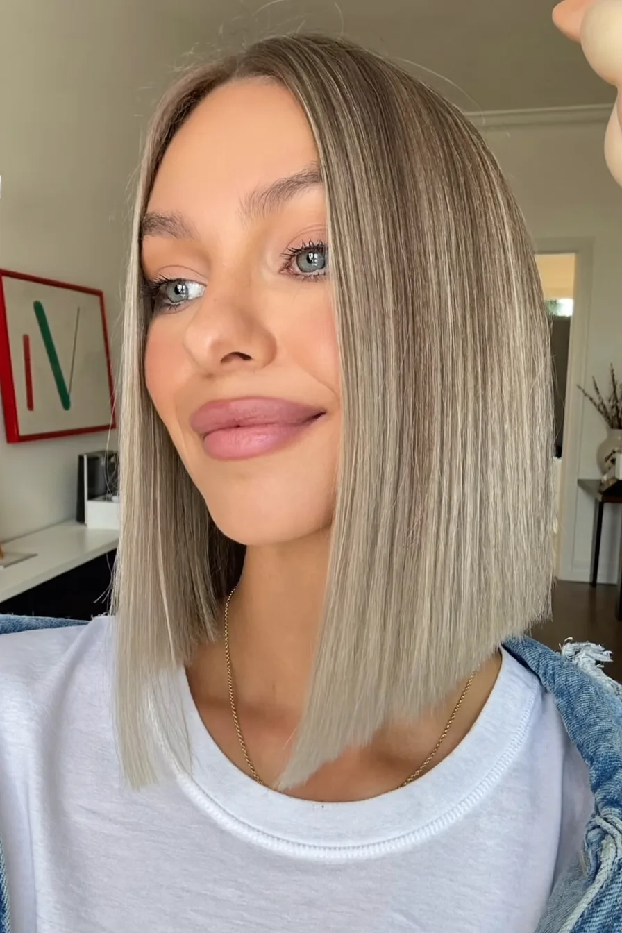 Sleek Straight Blunt Bob with Center Part for a Modern Silhouette