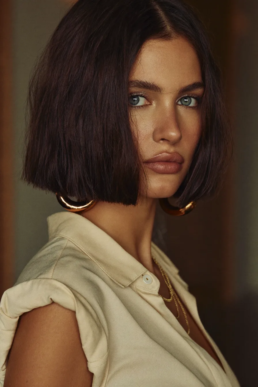 Chic Straight Blunt Bob for Sharply Defined Silhouettes