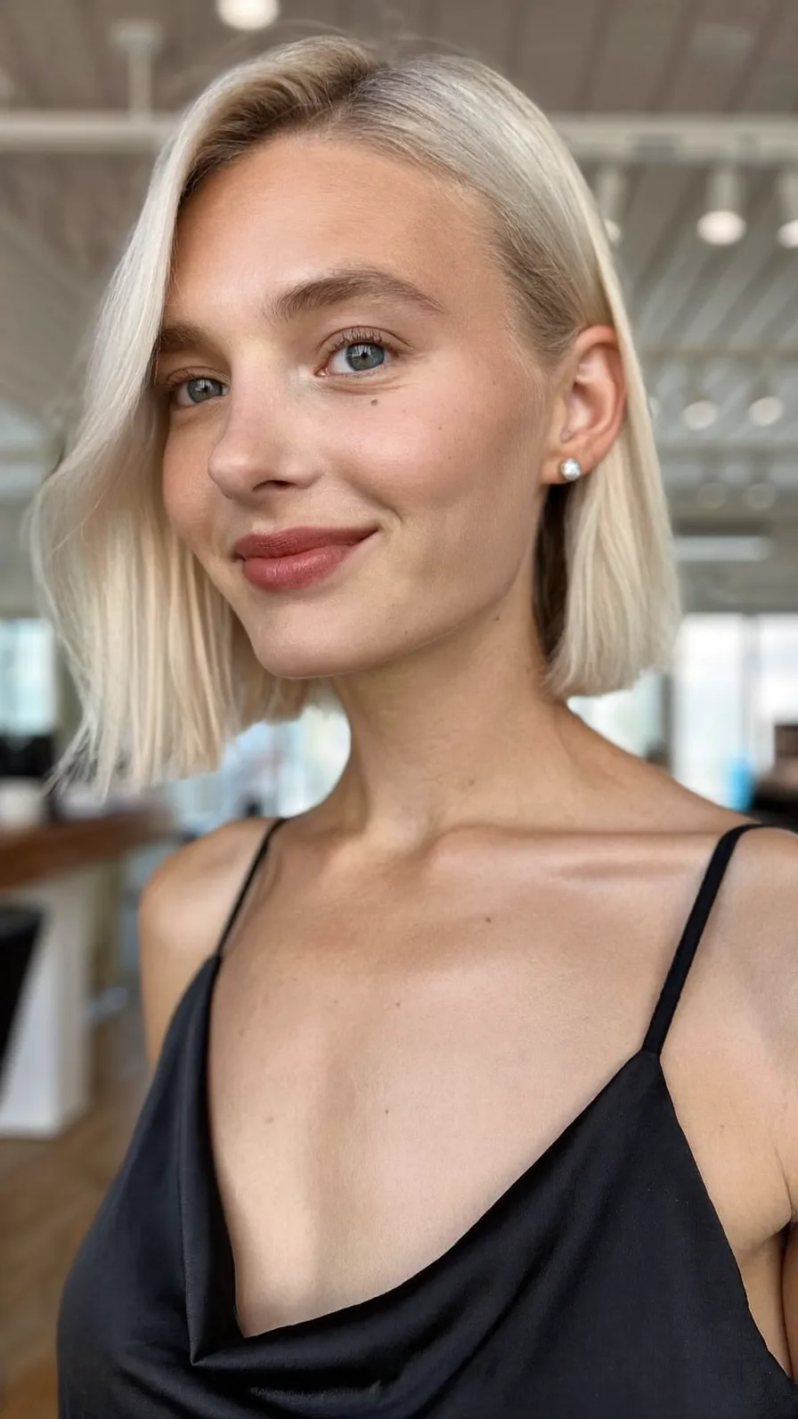 Chic Platinum Blonde Straight Bob With Subtle Side Parting