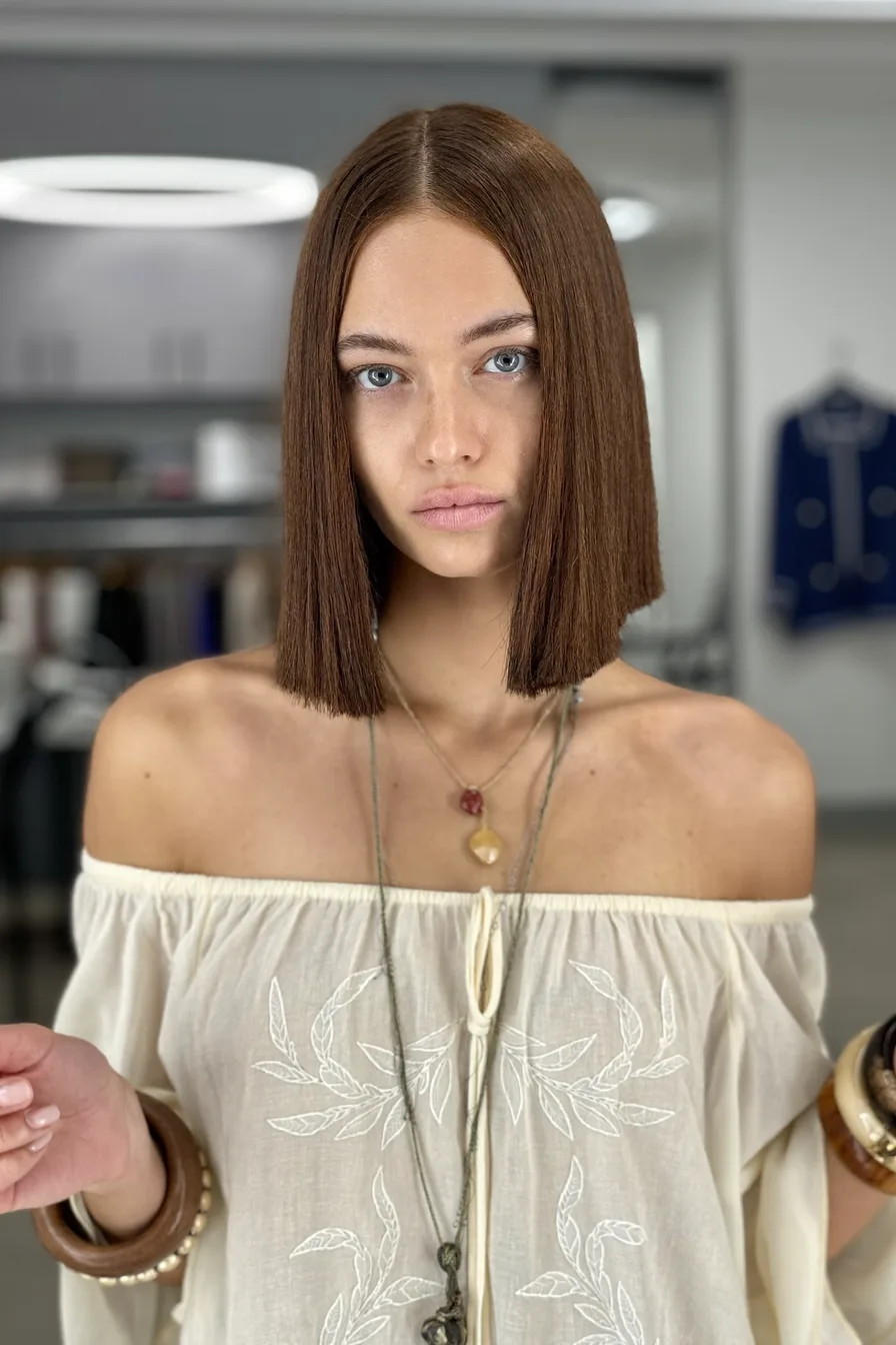 Sleek Center-Parted Chocolate Brown Straight Bob for Modern Elegance
