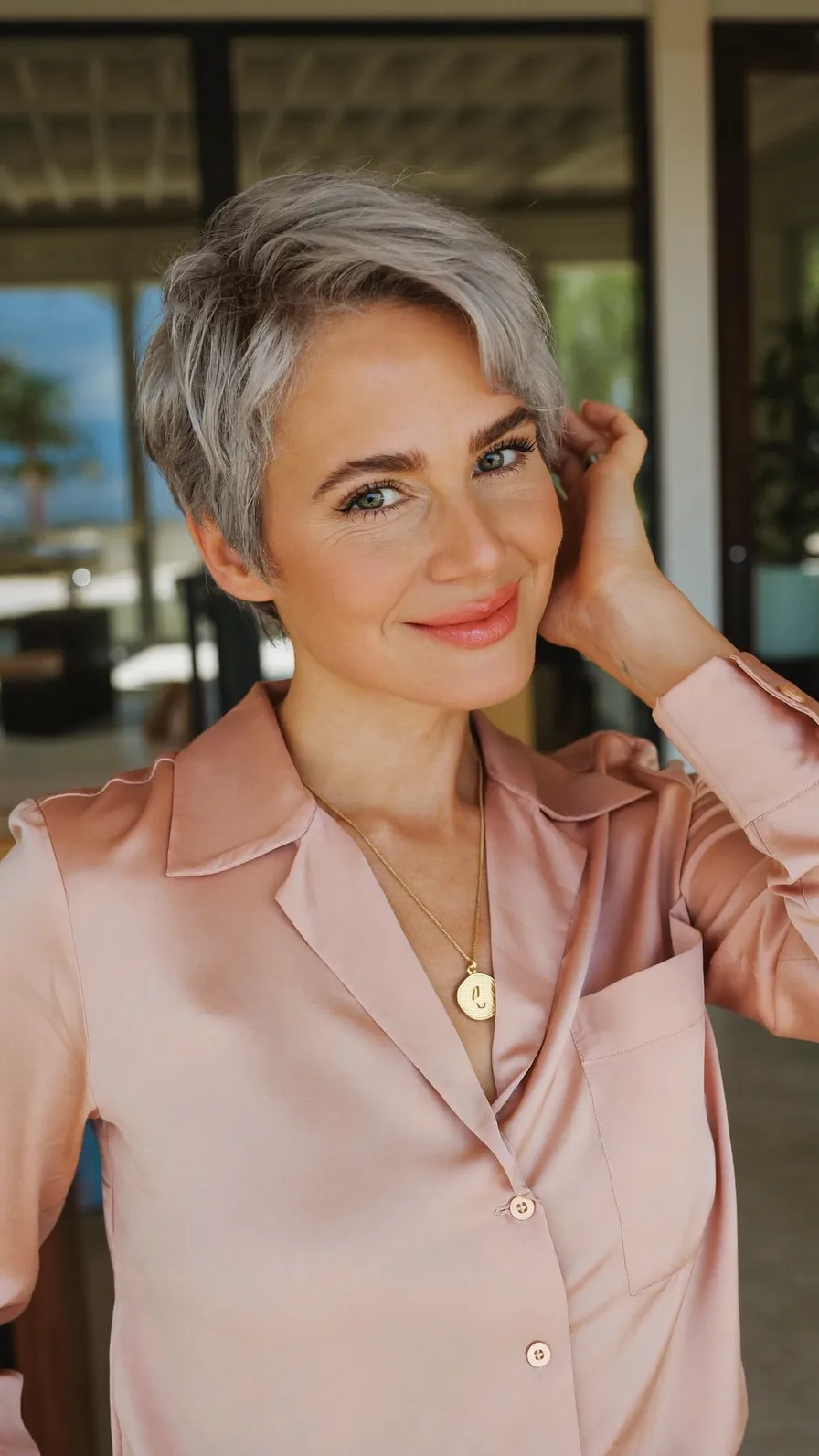 Elegant Short Pixie Cut for Straight Silver Hair