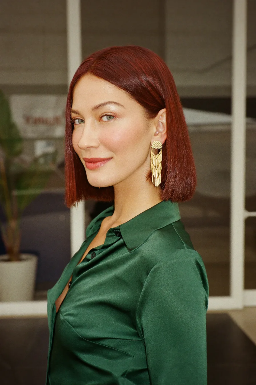 Sleek Straight Chin-Length Bob for Modern Elegance