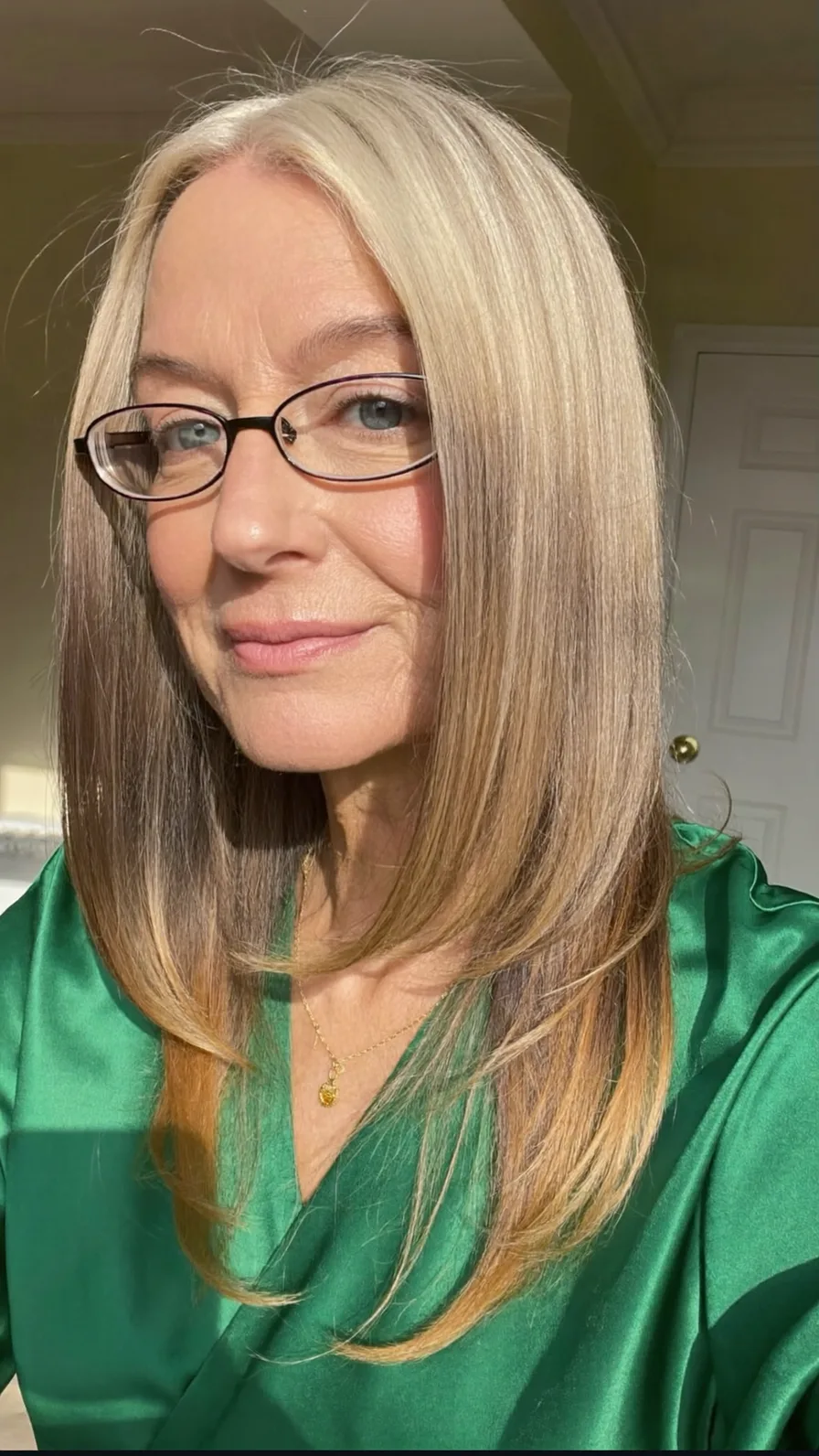 Sophisticated Medium-Length Blonde Layers with Subtle Highlights