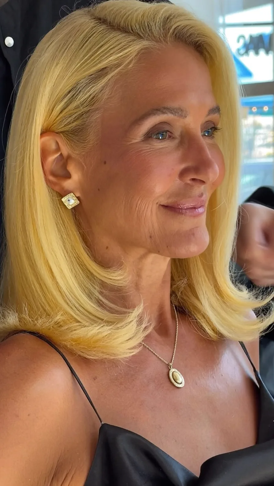 Classic Shoulder-Length Blowout with Flicked Ends
