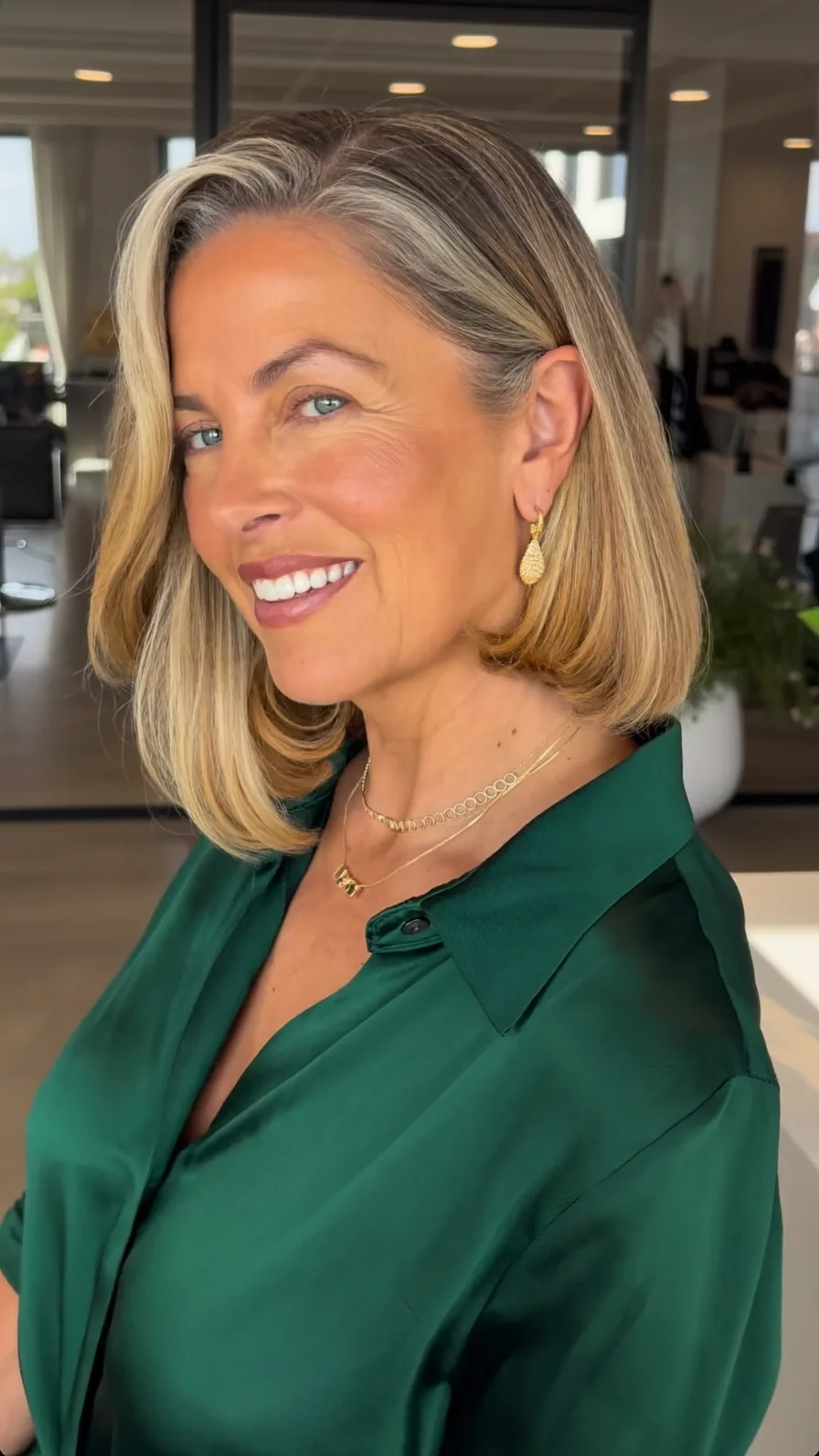 Elegant Chin-Length Blunt Bob with Ash Blonde Highlights