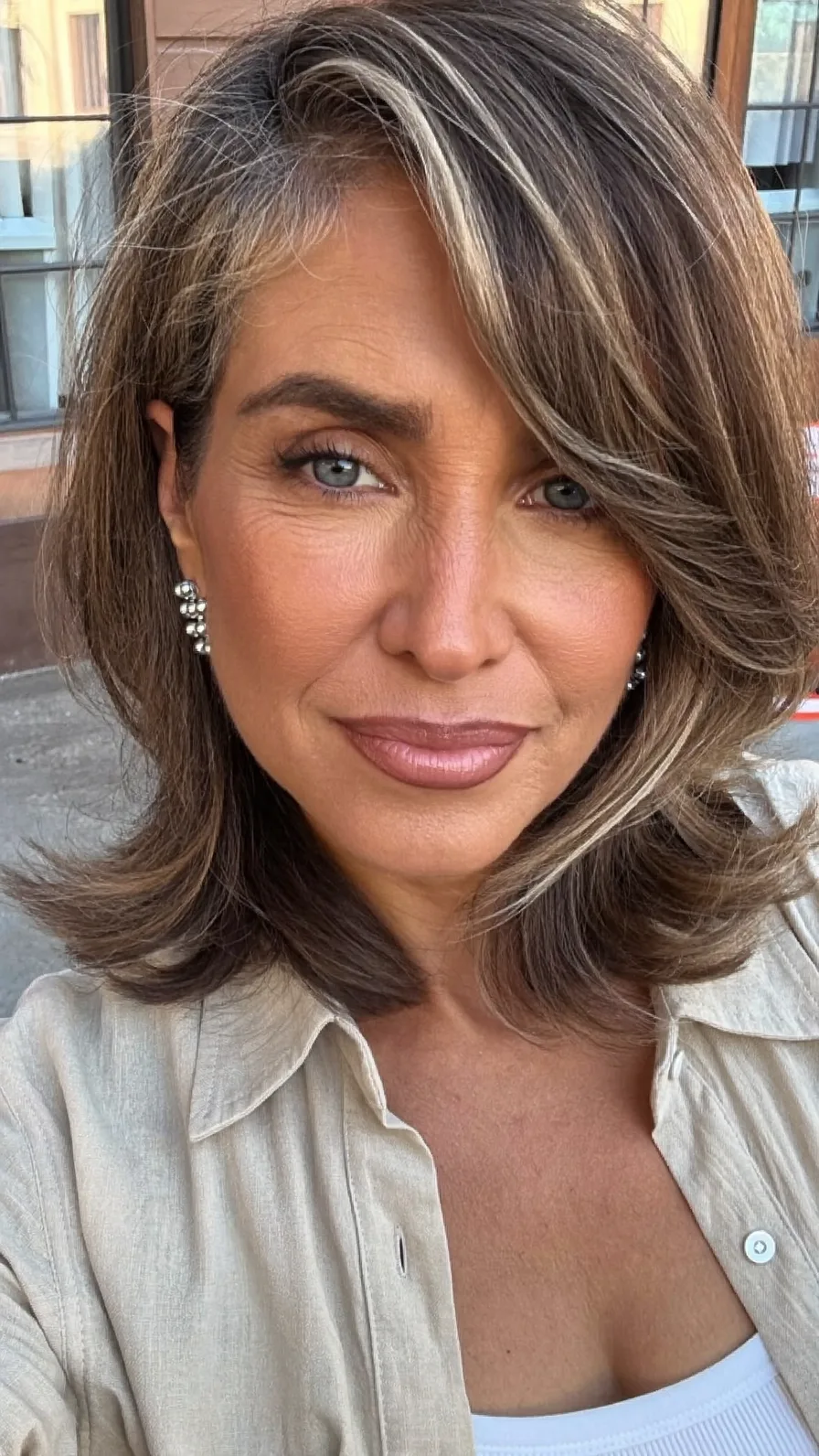 Classic Shoulder-Length Layered Hairstyle with Side-Swept Bangs