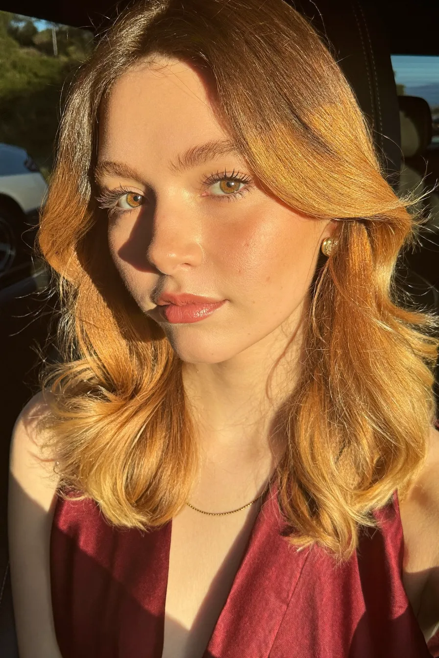 Shimmering Shoulder-Length Wavy Hair with Feathered Layers