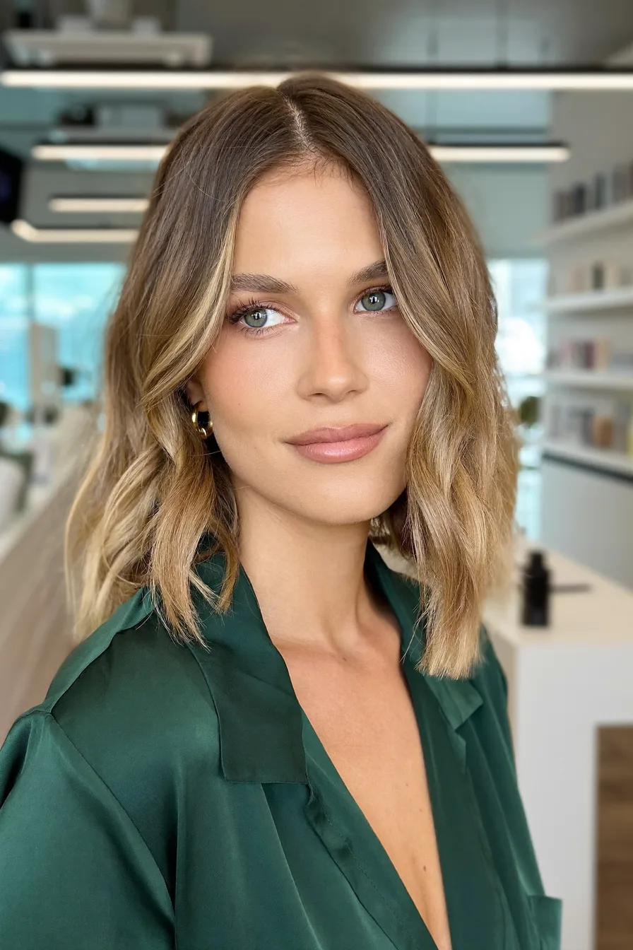 Modern Wavy Bob for Effortless Fall Elegance