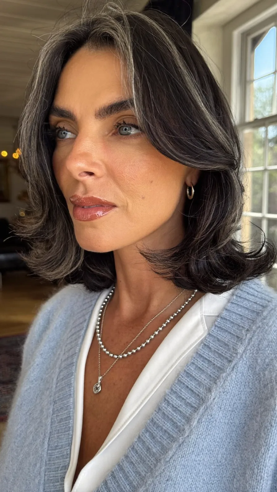 Classic Shoulder-Length Layered Hairstyle with Curtain Bangs