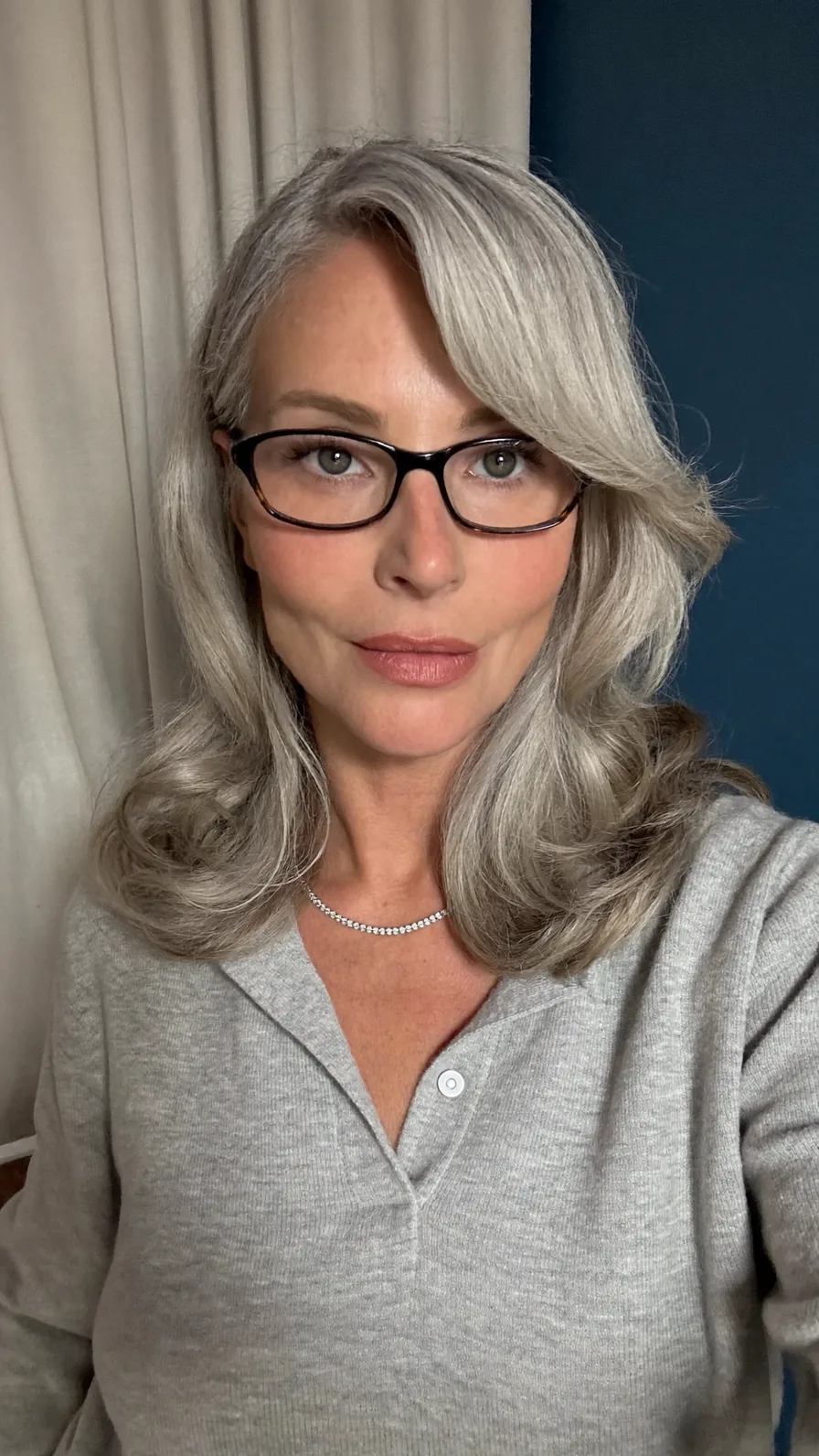 Elegant Shoulder-Length Silver Gray Layered Hairstyle with Side Sweep