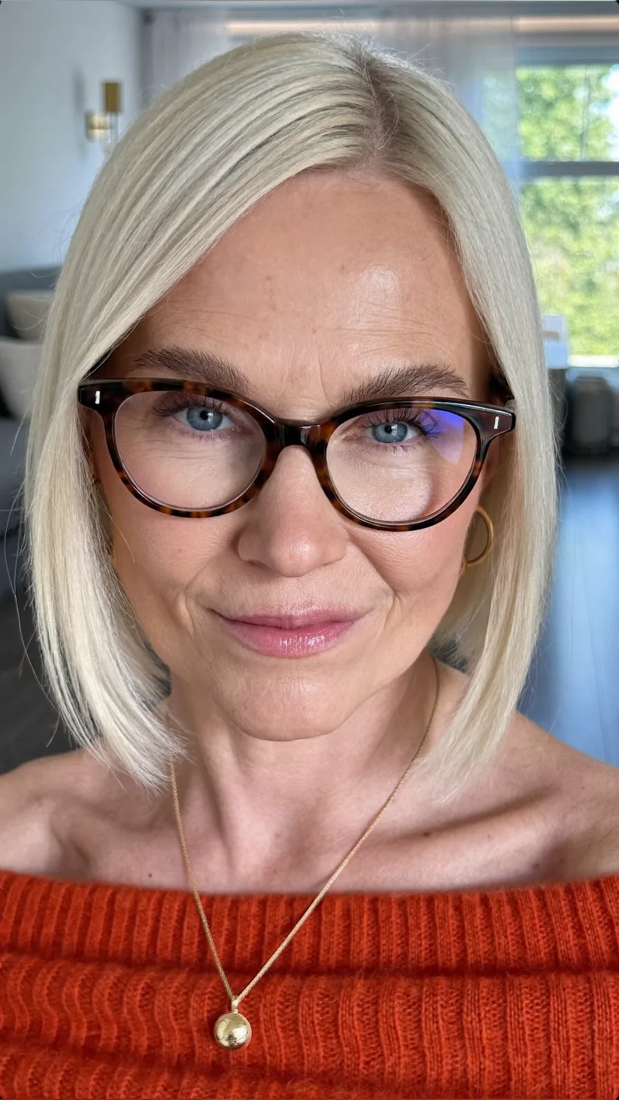 Sleek Chin-Length Blunt Bob with Side-Swept Part