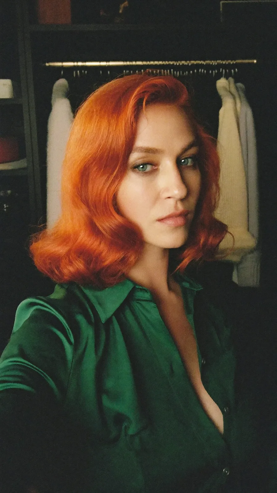 Vintage-Inspired Vibrant Copper Retro Wave Shoulder-Length Hair