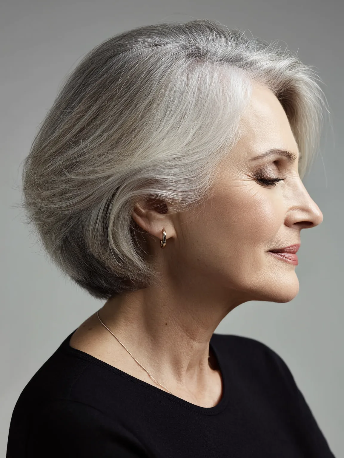 Short Straight Medium Volume Silver Frost Bob