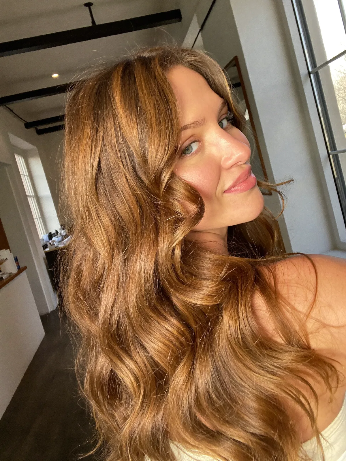 Voluminous Loose Waves in Rich Warm Caramel Brown Tones