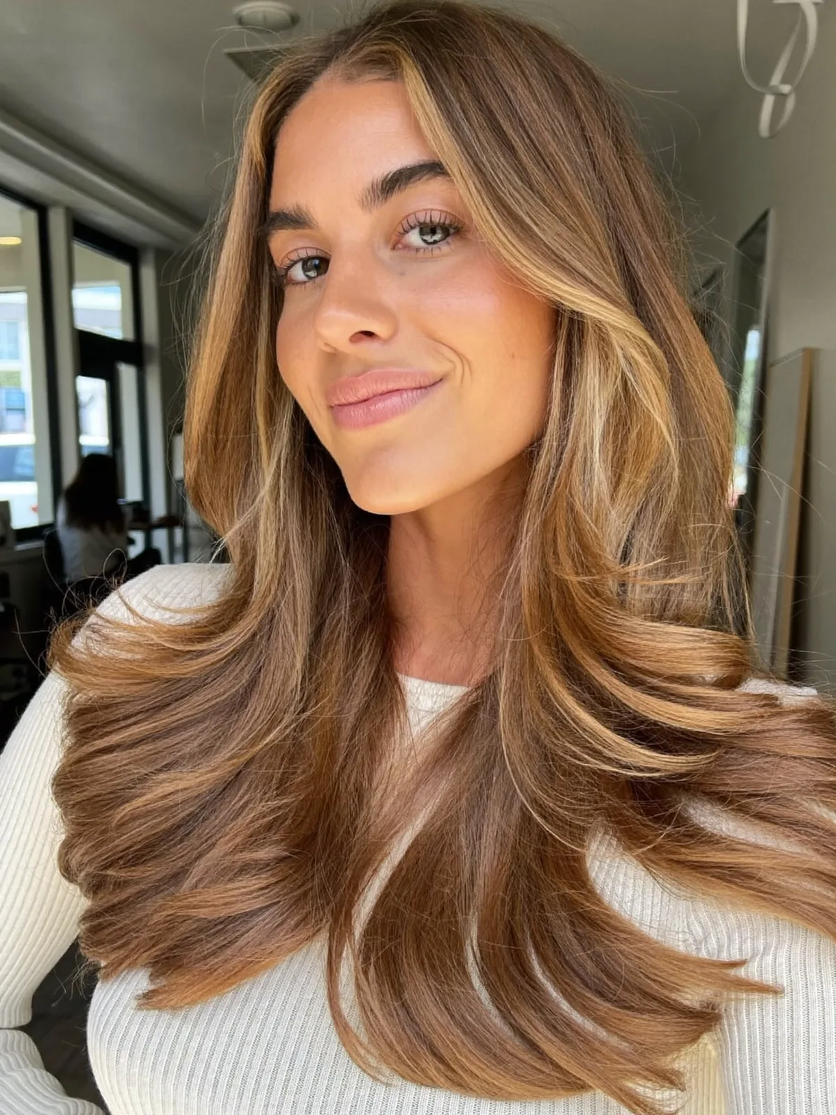 Warm Caramel Brown Voluminous Layers with Face-Framing Highlights