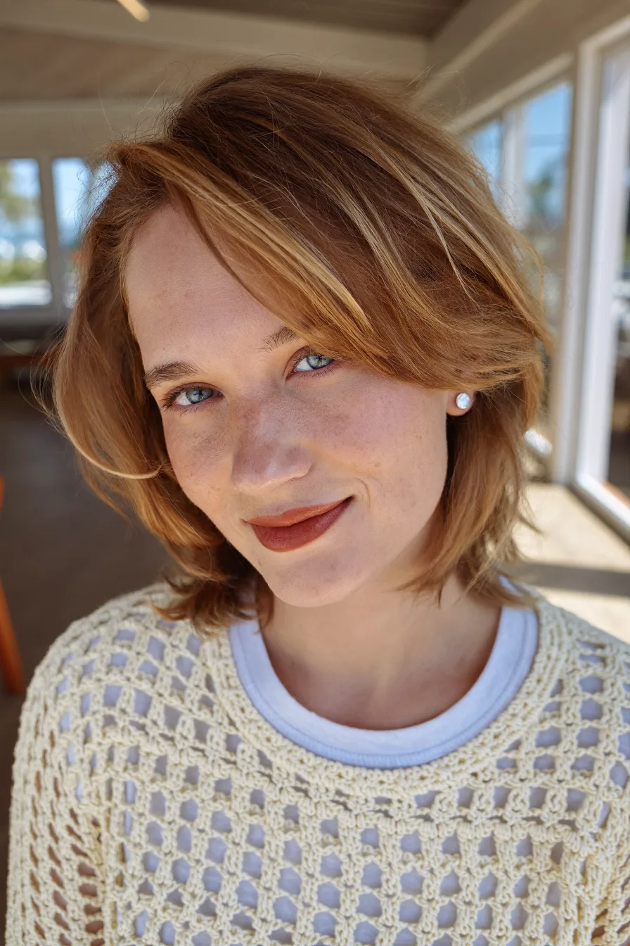 Chic Layered Bob with Warm Honey Brown Babylights