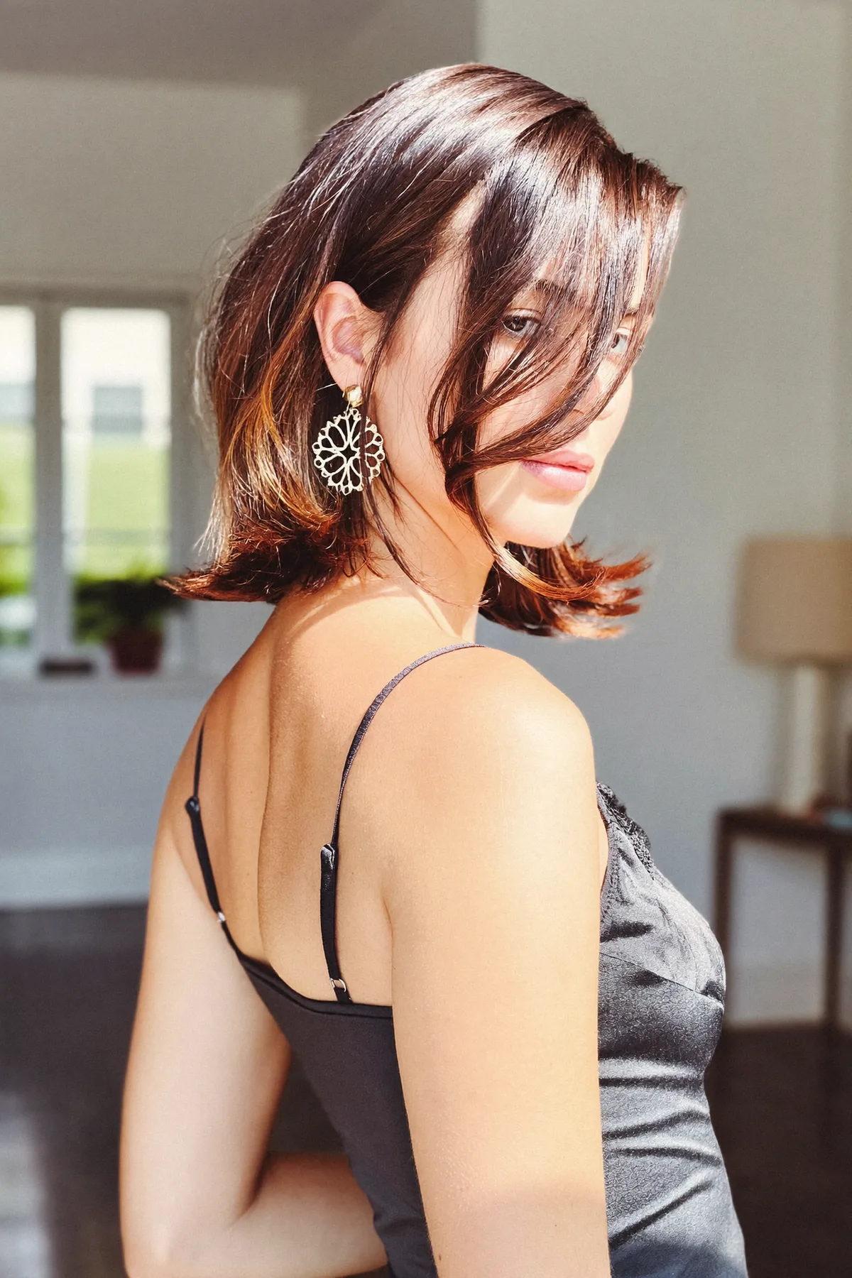 Chin-Length Wavy Bob with Caramel Bronde Balayage and Curtain Bangs