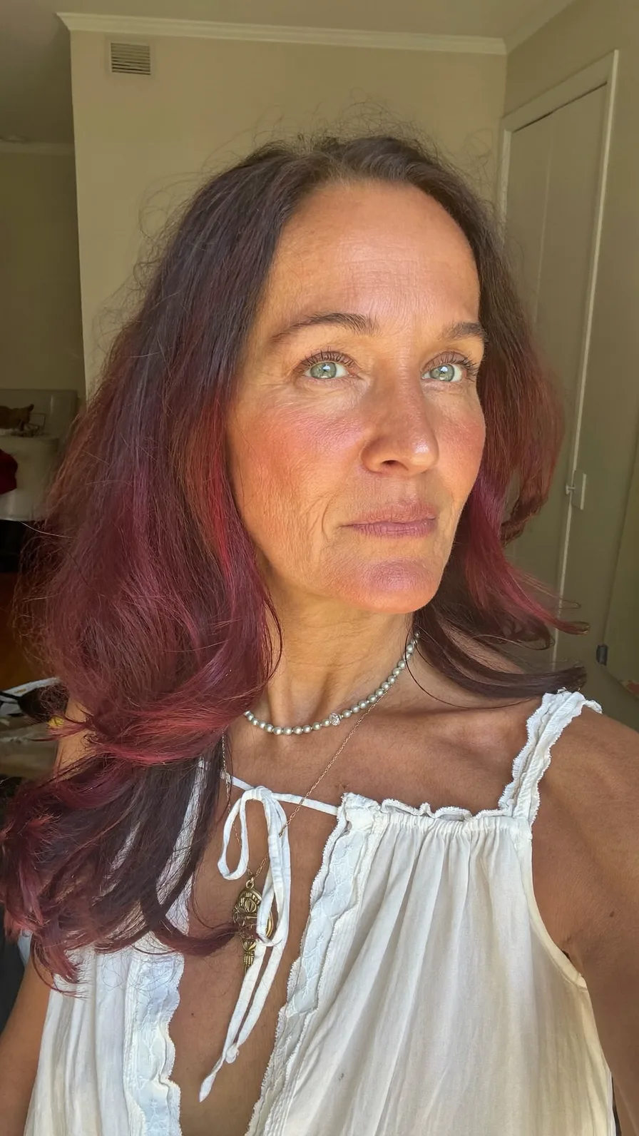 Elegant Shoulder-Length Burgundy Hair with Flowing Long Layers