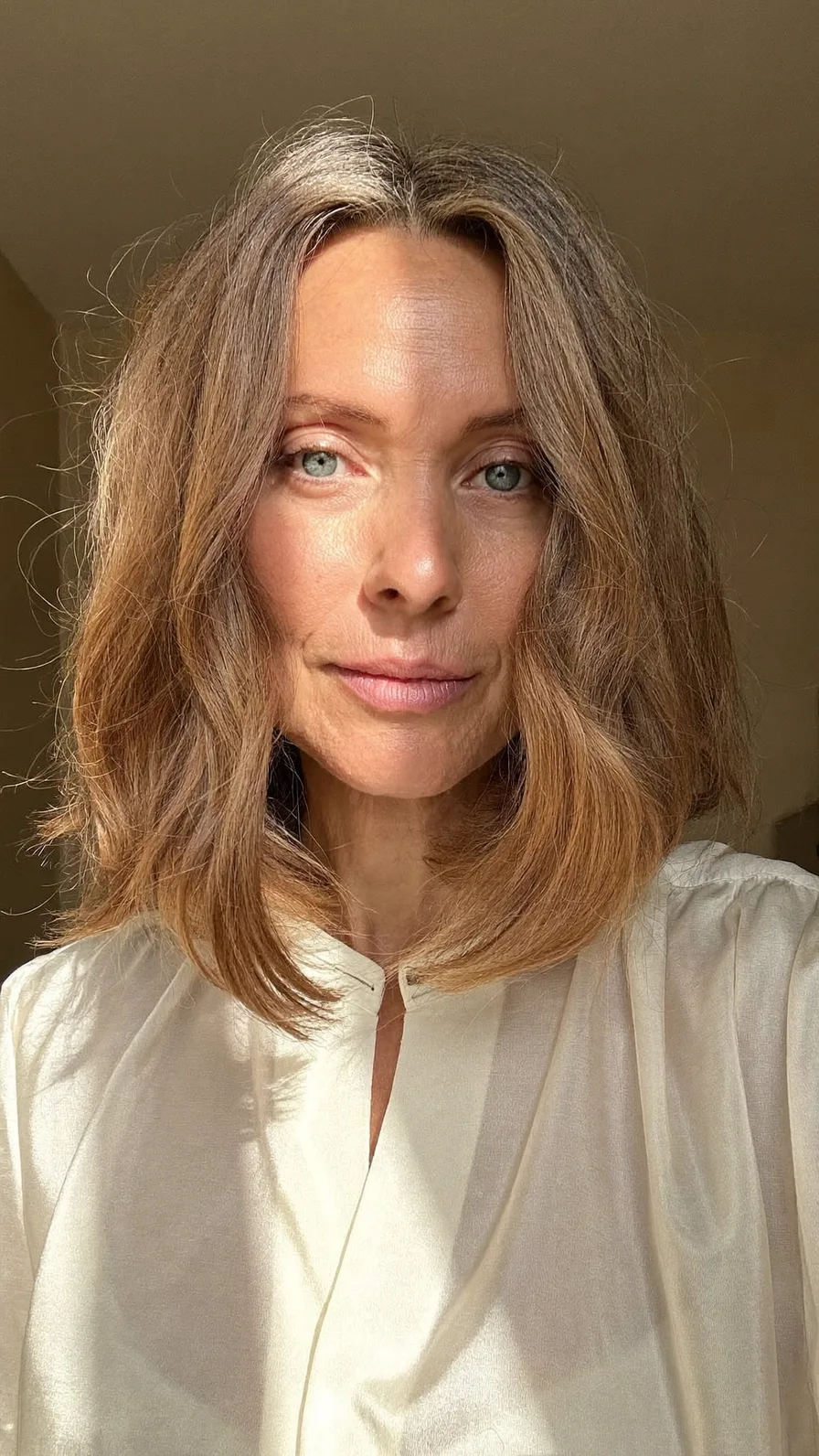 Soft Layered Lob Hairstyle with Subtle Curtain Bangs