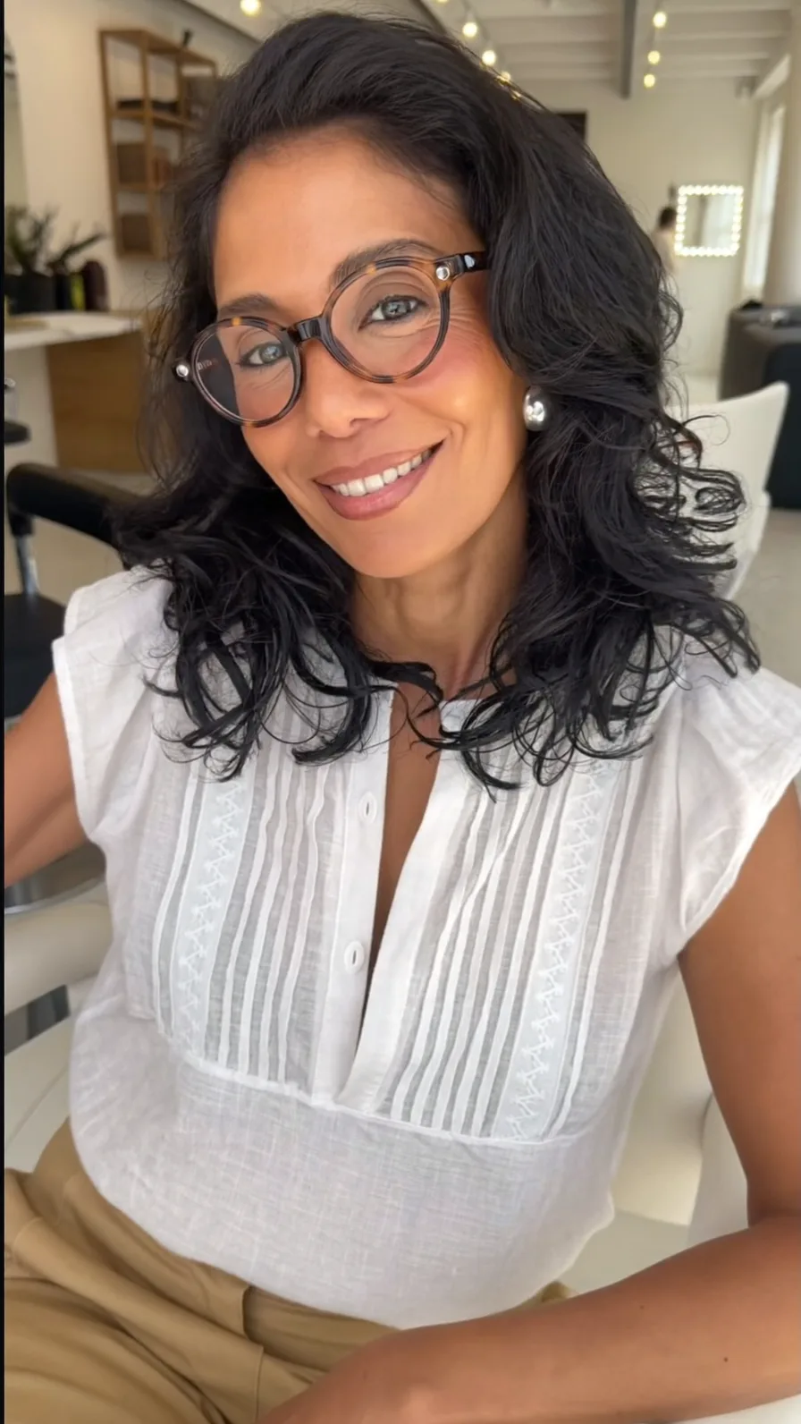 Voluminous Layered Shoulder-Length Wavy Hair for Mature Women