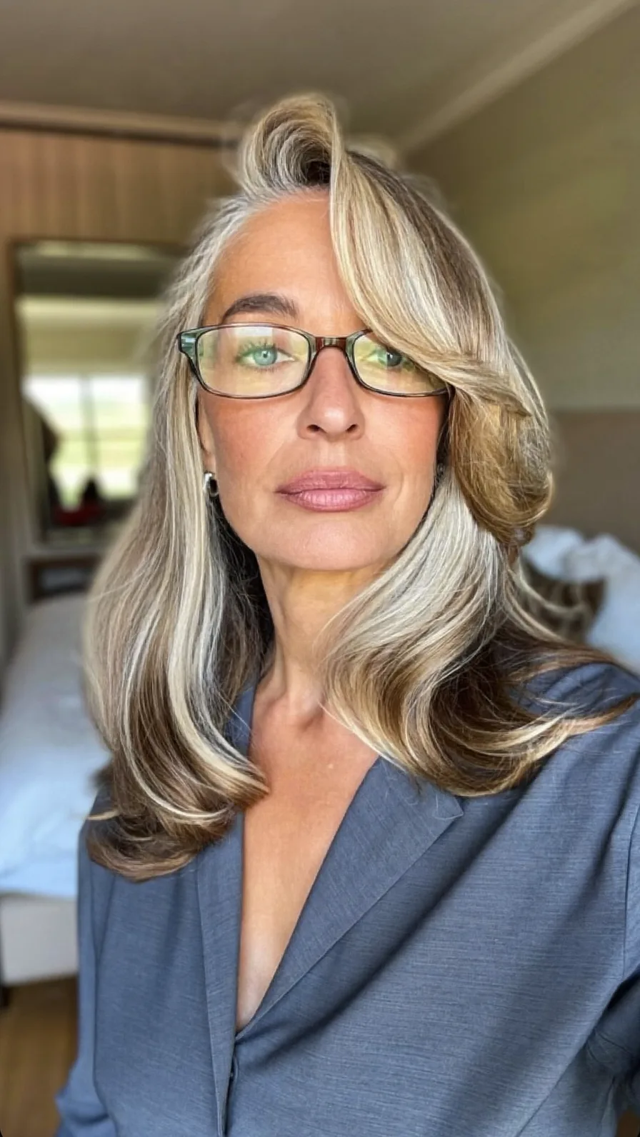 Elegant Shoulder-Length Platinum Blonde with Voluminous Side Sweep