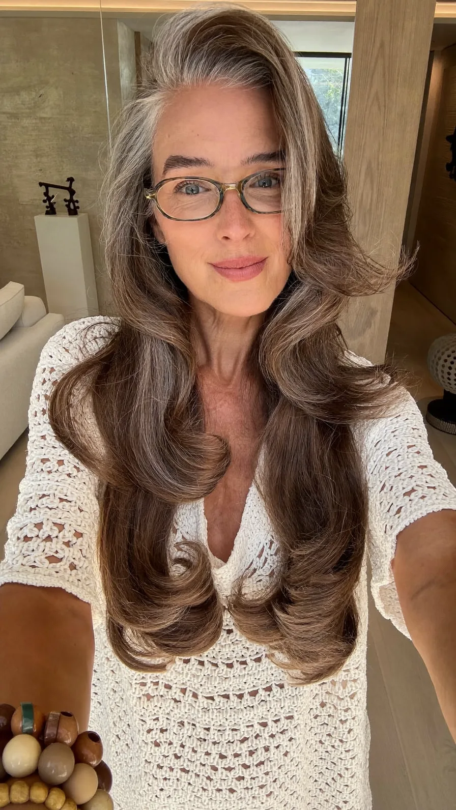 Voluminous Long Layers with Flowing Side-Swept Waves