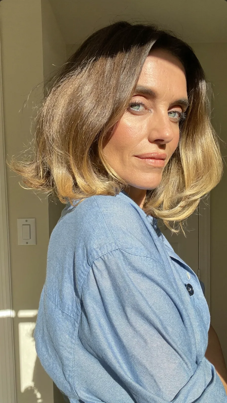 Modern Lived-In Balayage Lob with Soft Flicked Ends