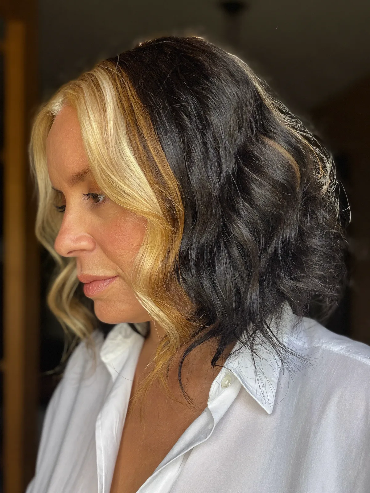 Face-Framing Blonde Money Piece Waves on Dark Shoulder-Length Hair