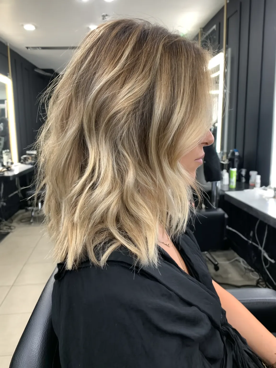 Voluminous Sandy Blonde Wavy Lob with Natural Highlights