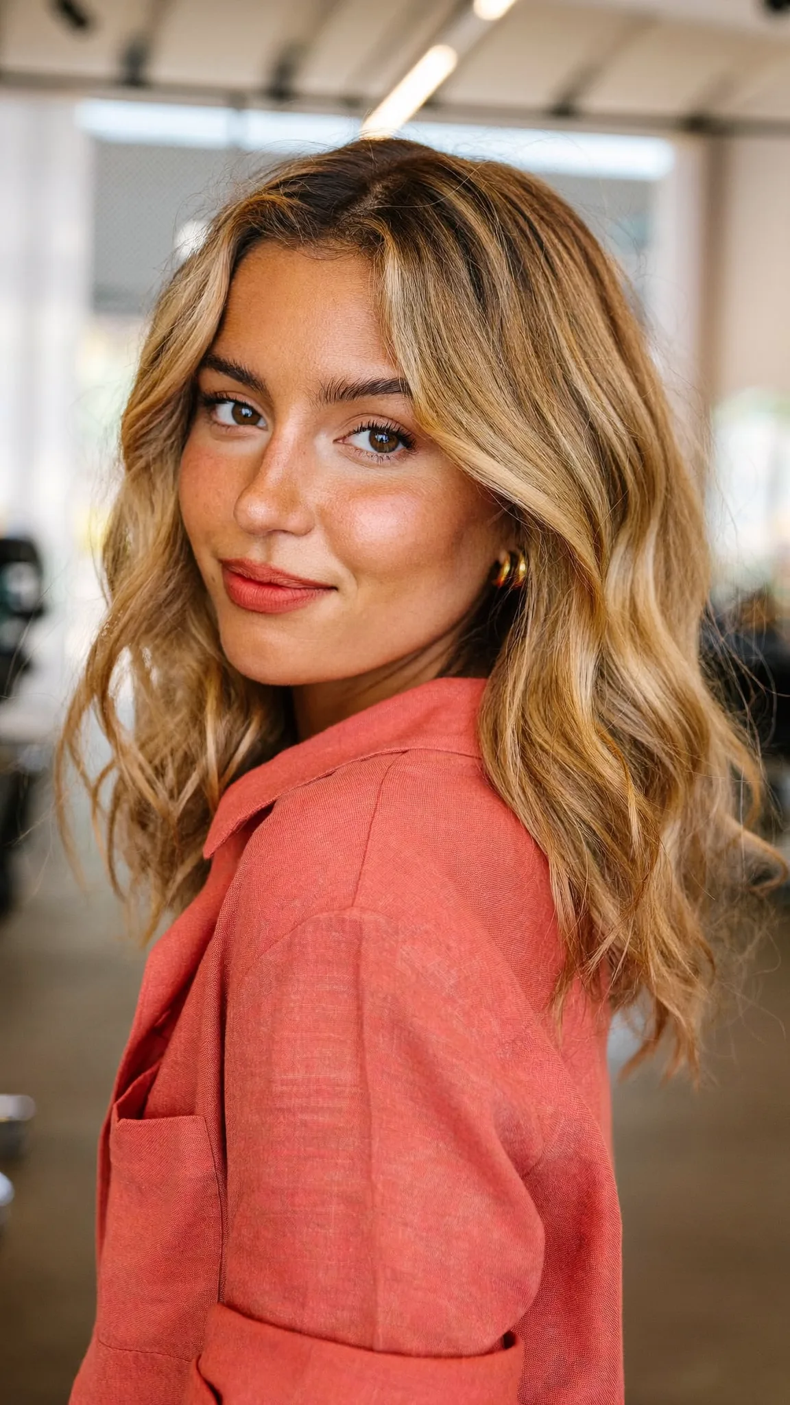 Collarbone-Length Caramel Bronde Balayage Lob with Wavy Texture