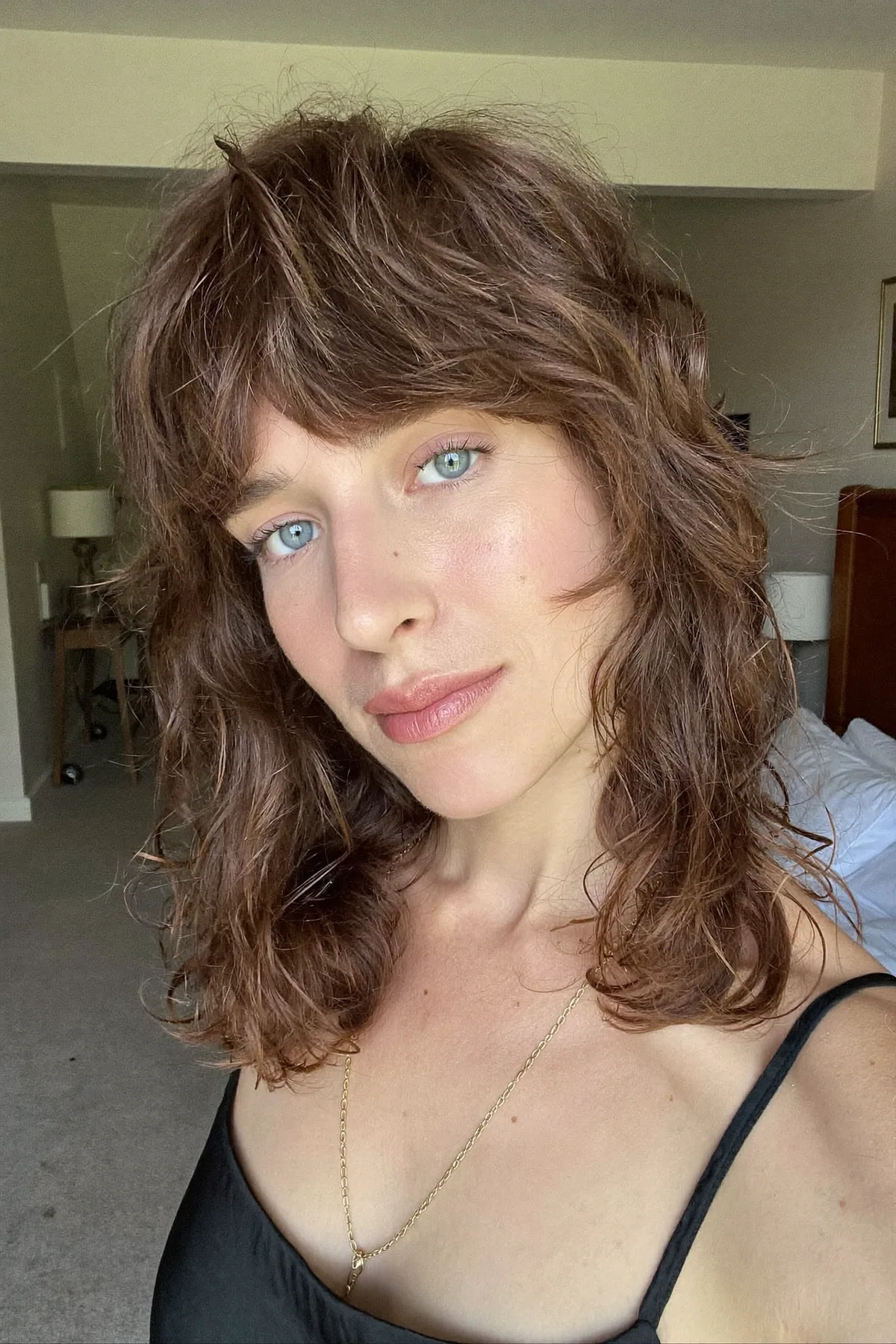 Auburn Copper Collarbone-Length Lob with Wavy Curtain Bangs