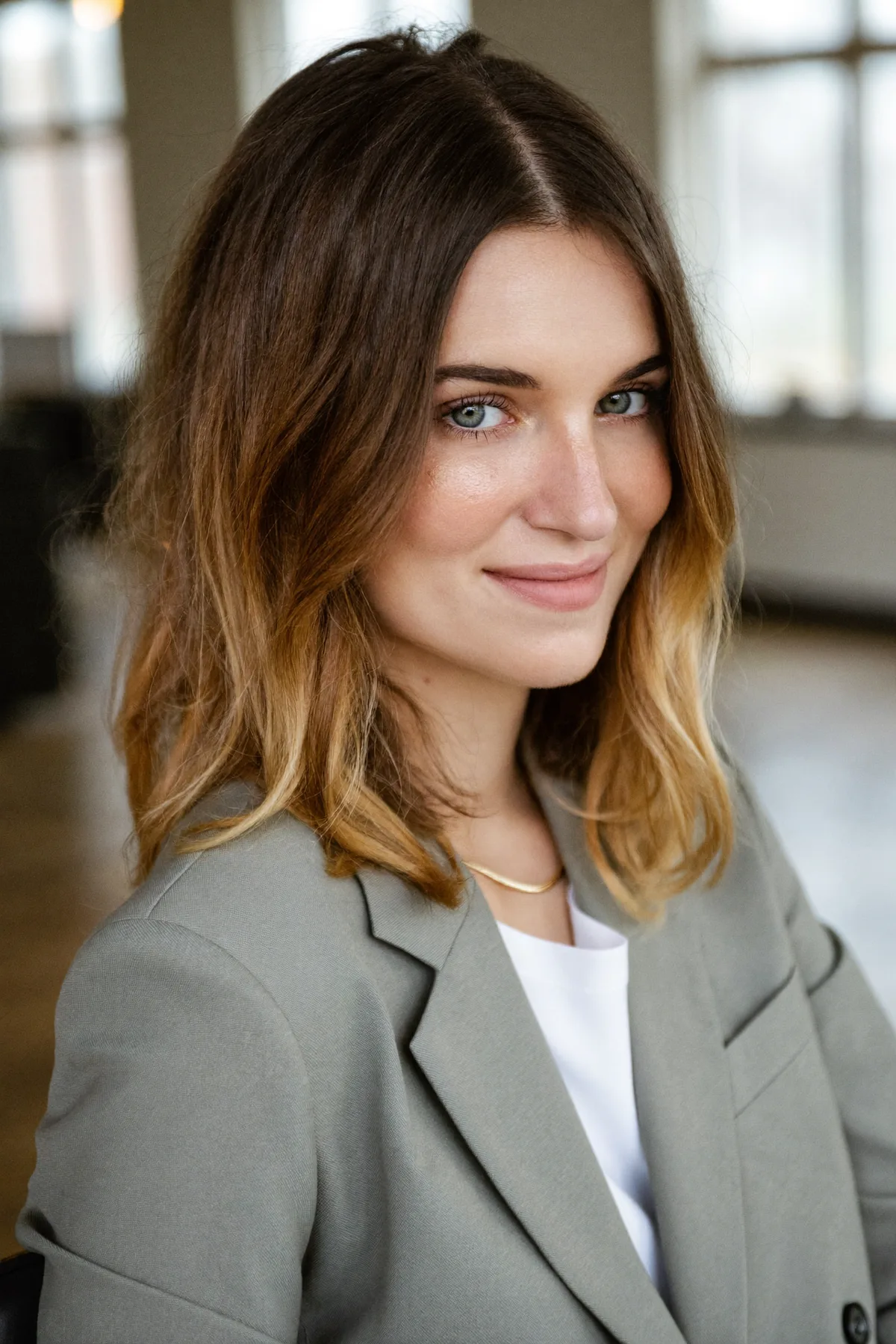 Caramel Bronde Balayage Collarbone-Length Lob with Soft Waves