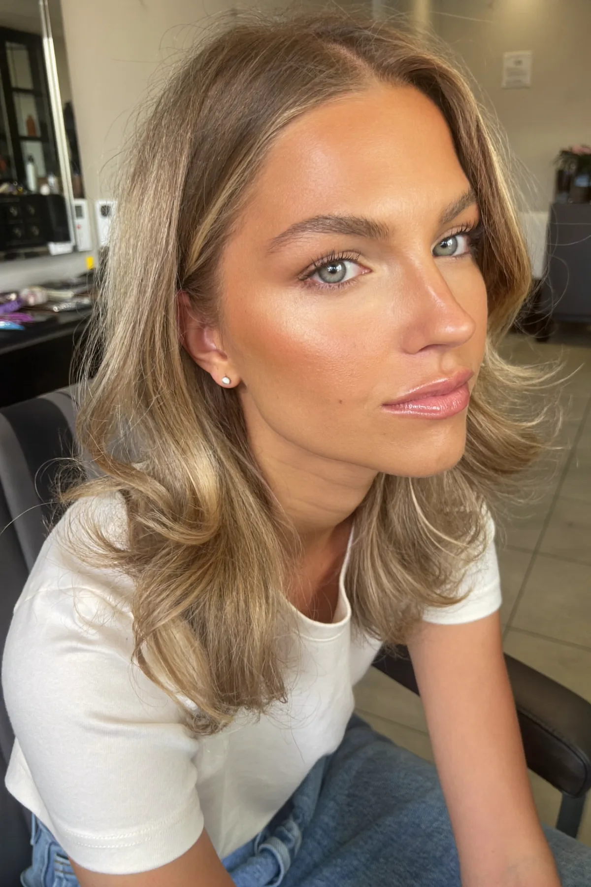 Collarbone-Length Dark Blonde Lob with Blended Balayage Waves