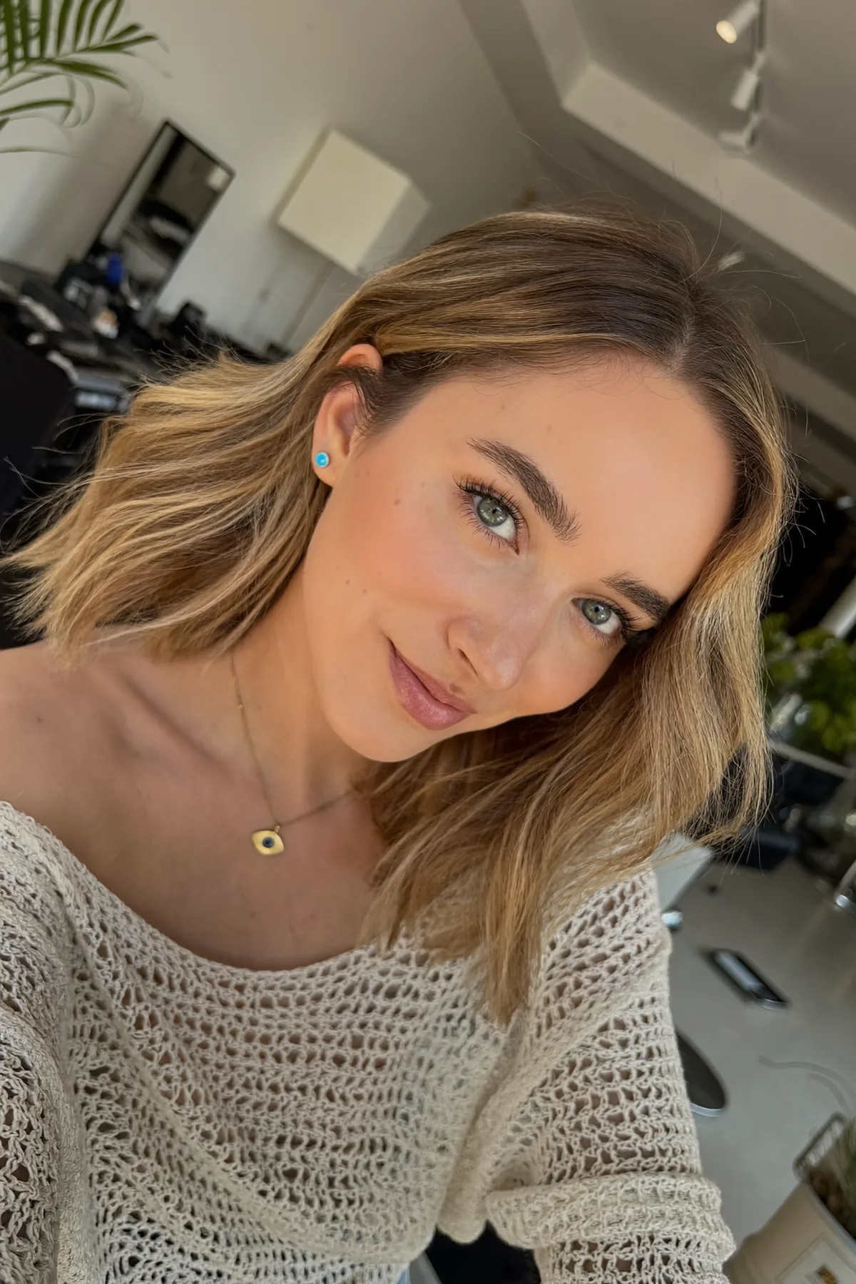 Shoulder-Length Caramel Bronde Balayage Long Bob with Soft Waves