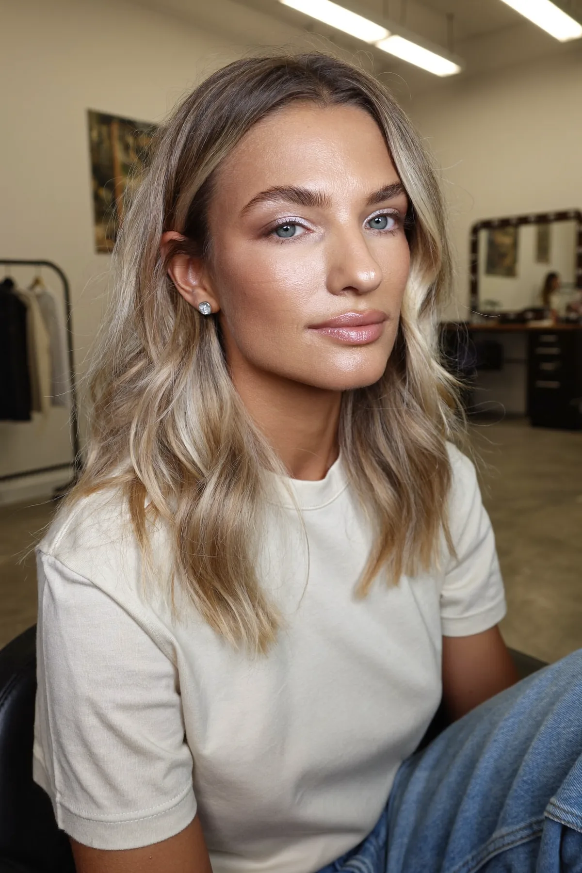 Honey Golden Blonde Collarbone-Length Lob with Blended Balayage Waves