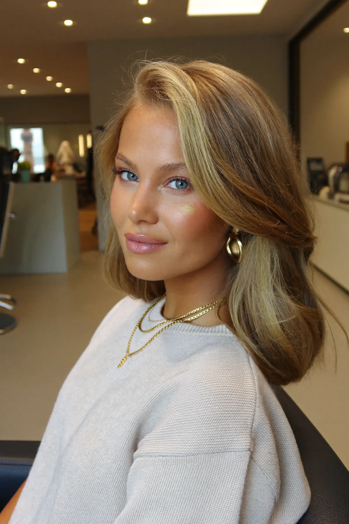 Caramel Bronde Balayage Wavy Lob for Effortless Shoulder-Length Shine